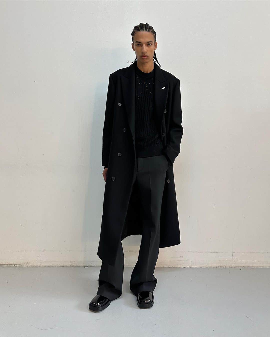 エイティーズのインスタグラム：「Front and back. Isak during fittings in the Genesis wool coat.」