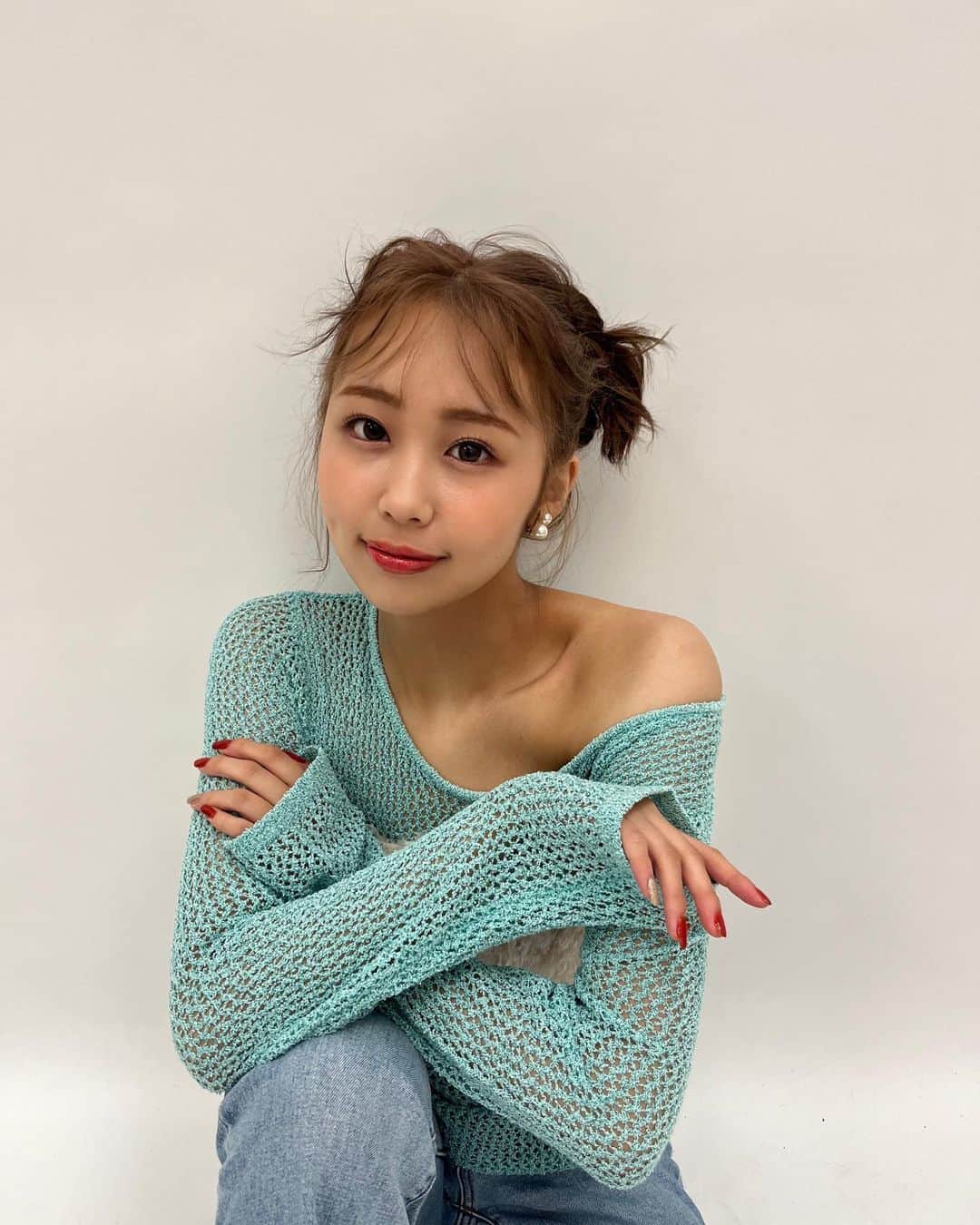 のインスタグラム：「Popteen11月号💖 43周年おめでとうございます👏🏻 大好きな雑誌にこのように専属モデルという形で携われていることが何より嬉しいです>_<  なんと今月も専属モデル全員で表紙を飾らせて頂きました😭🙏🏻 感謝です。  そして専属モデルバトルもラストスパートの1ヶ月となりました。 表紙風企画どうでしたでしょうか？ 自分でいちからプロデュースして考えました！ いつもと違う自分を魅せつつも、自分の良さがより引き立つ表紙にしたいと思い考えました。  早速WEB投票の方が始まっていますので、きららんに投票よろしくお願いします🙇🏻‍♀️ 10/14(土)20:00まで1日1回投票出来ますので、日々の細かい積み重ねにはなりますが投票よろしくお願いします🙏🏻  絶対最後まで諦めず、上目指します❕ 皆さんの力を貸してください🤝🏻  逆転の1位起こしましょう✨  #Popteen#Popteen専属モデル#きららん#43周年 #バトル#専属モデルバトル #表紙#表紙風企画 #04#fyp」