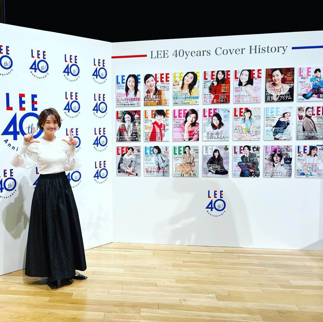 武藤乃子のインスタグラム：「🎤 創刊40周年LEE感謝祭✨  LEEキャラクターとして、1部2部にわたり、ステージ進行という大役を仰せつかりました。  MEGUMIさんのトークショーや、読者の皆さんから募集したキッチン大賞の審査員トークショー＆授賞式etc.  盛りだくさんのステージ内容と 盛りだくさんのイベント会場と 元気モリモリのLEE読者さんたちで とっても楽しい1日になりました♡  出演者の皆さん 読者の皆さん 編集部の皆さん 集英社の皆さん 本当にありがとうございました！！  私自身は、出番などの関係でゆっくり会場内を回ることはできませんでしたが、舞台袖では、たくさんの懐かしい面々にお会いすることができました！  イベントが終了し、ひと息ついて振り返っていたら、大学生の頃にnon-noの誌面で活動を始めてから、MOREの専属、そして少し開いて現在のLEEと、かれこれ20年以上も集英社さんの雑誌でお世話になっていました。  今日の一大イベントでは、non-noやMORE時代にお世話になっていた当時の編集部の方々ともお会いでき「武藤さーん！！お久しぶり！！！」とお声がけをいただき、本当に胸が熱くなりました。 と同時に、いつも誌面で見ているモデルさんたちと同じように、私も集英社さんで年齢と共にお姉さん雑誌に移動させていただいてきたんだなぁ…と、感慨深くもありました。  素敵な編集部の皆さんが作る雑誌は素敵に仕上がり、素敵な読者さんたちが手に取るよね！！を実感できる、ファンミーティングのようなイベントでした！  本当にありがとうございました♡ そして、創刊40周年、本当におめでとうございます！  #lee感謝祭  #leeキャラクター  #lee100人隊  #集英社  #集英社lee」