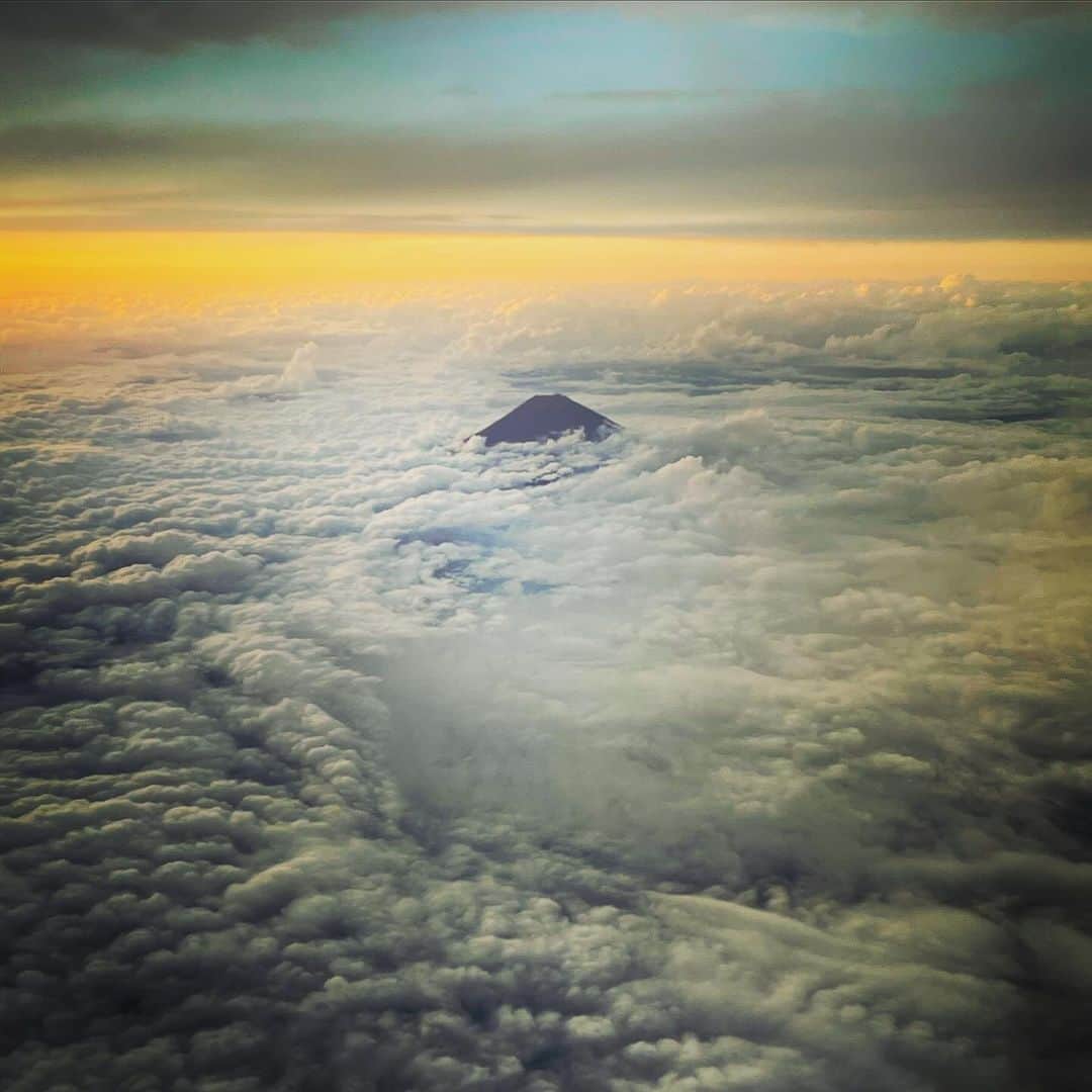 石田昌宏さんのインスタグラム写真 - (石田昌宏Instagram)「富士山に雲が向かう」10月1日 22時52分 - masahiro_ishida_