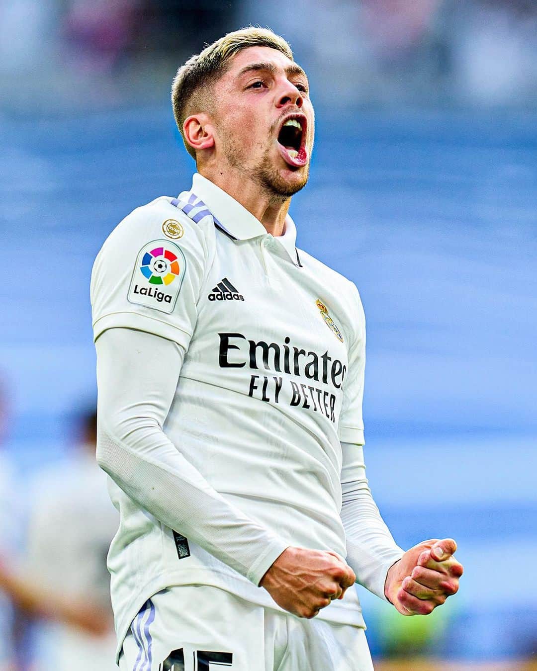 のインスタグラム：「🔝 1️⃣0️⃣0️⃣ WINS 🔝 💪 @FedeValverde: 100 LaLiga wins with Real Madrid! 👏 ¡Valverde alcanzó las 100 victorias en @LaLiga!  #RealFootball」