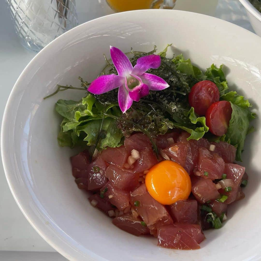 菅原美優さんのインスタグラム写真 - (菅原美優Instagram)「ハートロックと飯！！🌺🫶🏻  #沖縄 #okinawa #海 #沖縄旅行 #旅行 #古宇利島 #夏休み #シュノーケリング #ビーチ #沖縄料理 #めんそーれ #sea#沖縄グルメ #沖縄カフェ #沖縄観光」10月1日 22時57分 - miyuu11224028