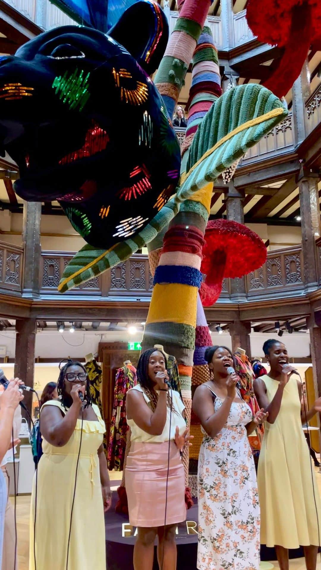 のインスタグラム：「A joyful Sunday and start to the month with a special performance from London-based gospel choir, @gospelrising_,  joining us in the Liberty store’s iconic atrium this morning to mark the start of Black History Month.   #WeAreLiberty #LibertyLondon #MoreThanAStore」