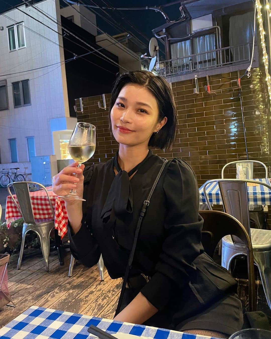 のインスタグラム：「こんにちは。  大都会東京ビルだらけで中秋の名月、中々発見できず 一日遅れで無事見れた🌕  熊本とか行って見たかったな、黒川温泉…」
