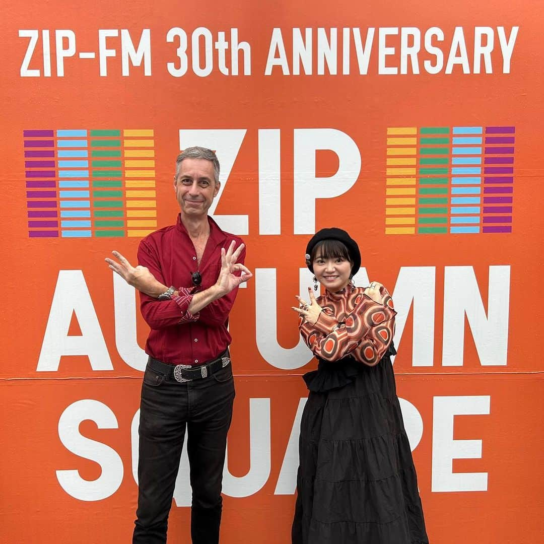 矢方美紀のインスタグラム：「ZIP-FM 30th ANNIVERSARY SPECIAL 10DAYS   “BEYOND THE RADIO”📻🎊  久屋広場から公開生放送で お届けしましたー！！  ゲスト出演してくれた 町田さん！ 千聖ちゃん！ 愛実さん！ ありがとうございました☺️  愛実さんのライブは 14:15〜だよ！🎤♪  引き続きZIP AUTUMN SQUARE、 お楽しみください〜🎊  #radioorbit #zip30th  #zipfm #クリスさんの首の角度」