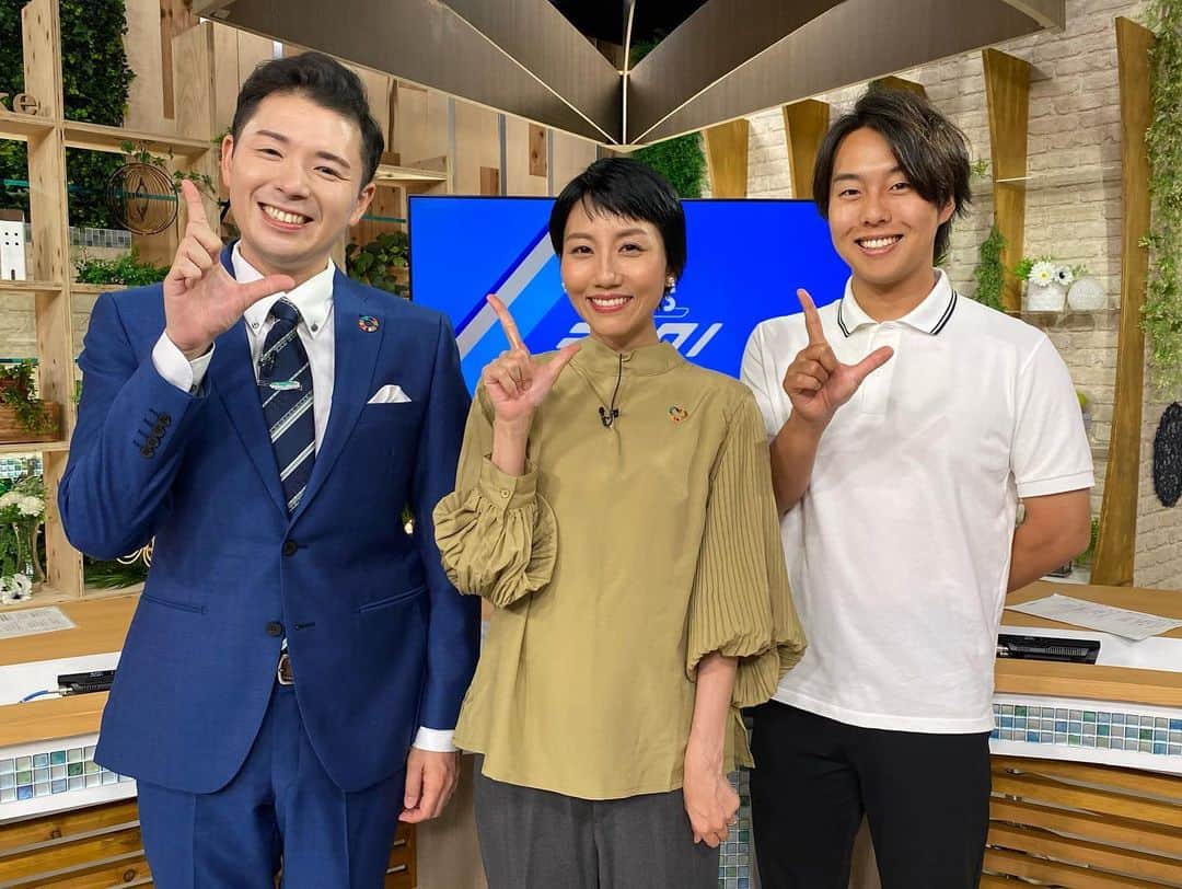 テレビ新広島さんのインスタグラム写真 - (テレビ新広島Instagram)「🌸卒業🌸  衣笠梨代アナは 9月29日(金)の出演をもって 『TSSライク！』を卒業しました😌  2020年の放送開始から メインキャスターとして 番組を引っ張り続け 夕方のニュースは8年間担当！  広島の"今"を第一線で お届けしてきました😊  そして、あす10月2日(月)からは 西山穂乃加アナが 新メインキャスターを務めます✨  加藤雅也アナ・野川諭生アナとともに 新たにスタートする『TSSライク！』も 引き続き応援よろしくお願いします！  （3枚目は3人で最後の"ライクポーズ"👆）  #衣笠梨代  #衣笠梨代アナ #衣笠アナ#加藤雅也 #加藤雅也アナ #加藤アナ #野川諭生 #野川諭生アナ #野川アナ #テレビ新広島 #tss #アナウンサー #女子アナ #tssライク #ライク #卒業」10月1日 14時14分 - tss_tv_official