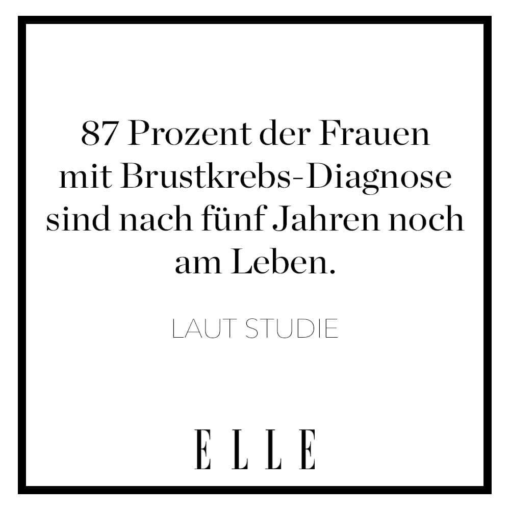 のインスタグラム：「Die Sterberate bei einer Brustkrebs-Diagnose geht immer weiter zurück – Grund dafür ist aber nicht nur der Fortschritt in der Medizin, sondern auch die Aufmerksamkeit, die diese Erkrankung mittlerweile bekommt. Es handelt sich hierbei um die häufigste Krebserkrankung bei Frauen.   Bei rechtzeitiger Diagnose und richtiger Behandlung ist sie aber in sehr vielen Fällen heilbar. Deshalb ist es so wichtig mit Aktionen wie dem Brustkrebs-Monat, der heute startet, an Vorsorgeuntersuchungen zu erinnern. 🤍 Kleiner Reminder: Tasten Sie direkt heute doch mal wieder Ihre Brust ab!   #brustkrebs #brustkrebsmonat #oktober」
