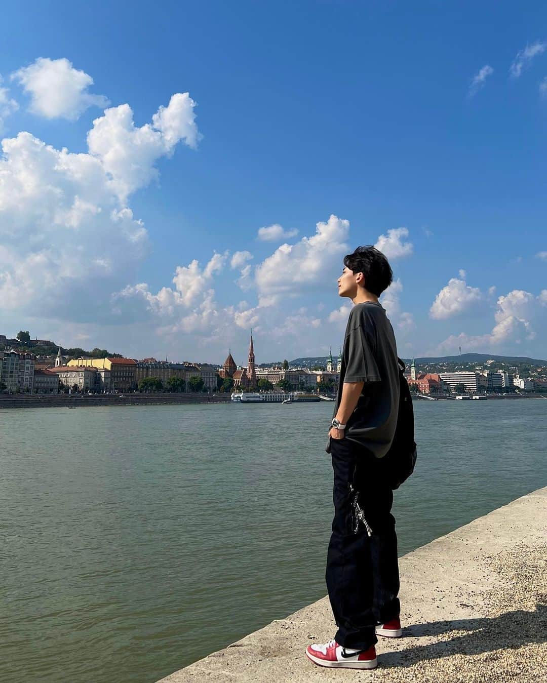 ジョンハンのインスタグラム：「Budapest✨」