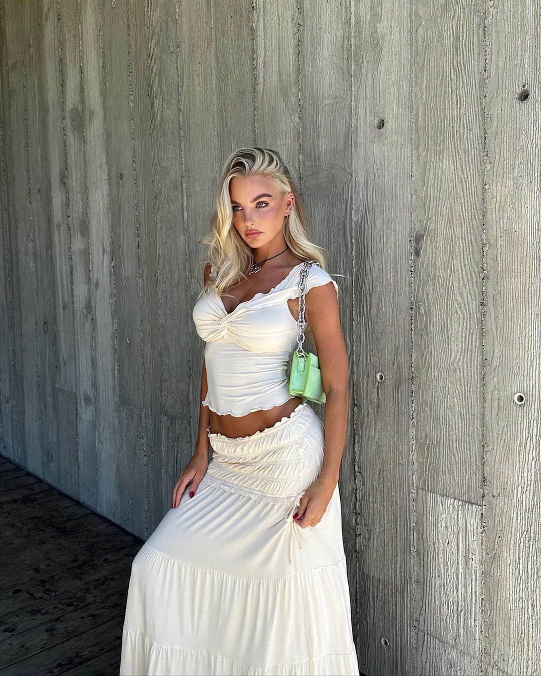 tiger Mistのインスタグラム：「TM angel, @emmajanestevens wears our most-loved Denali Top + Skirt. 🤍」