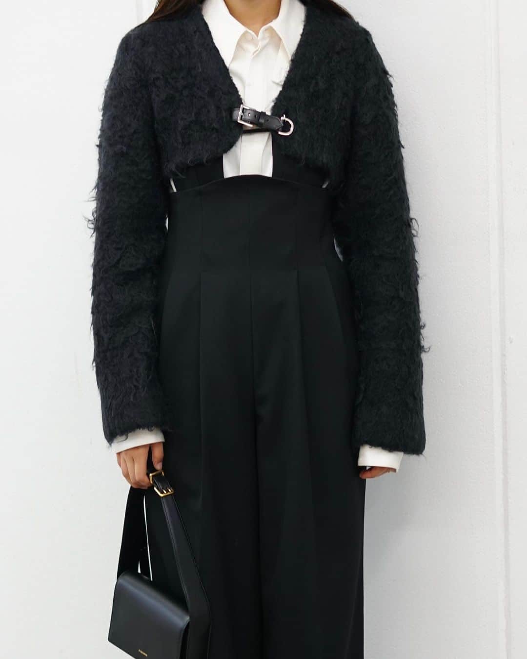 【ANN DE ARKさんのインスタグラム写真 - (【ANN DE ARKInstagram)「FETICO  MOHAIR KNIT CROPPED CARDIGAN ￥53,900(tax in)  クロップド丈のためスタイルアップ効果抜群のカーディガン。  モヘア素材を使用しているため、大変柔らかい肌触りで、独特の艶やかさとふんわりとした質感が魅力的です。  ⁡ ⁡ ⁡ 詳しくはオフィシャルサイト【ARKnets】にて。 ■商品や通信販売に関しまして ご不明な点がございましたらお気軽にお問い合わせください。 ----------------------------------- オフィシャルサイトの在庫と店頭在庫は共有しております。 商品に関しましては、お気軽にコメントや店舗までお問い合わせください。 ⬇︎⬇︎⬇︎ @ann_de_ark  @arknets_official ⁡ #fashion #栃木 #宇都宮 #ショップ #セレクトショップ　#arknets #anndeark #fetico #kanakosasaki #ganni #jilsander  ----------------------------------」10月1日 14時45分 - ann_de_ark