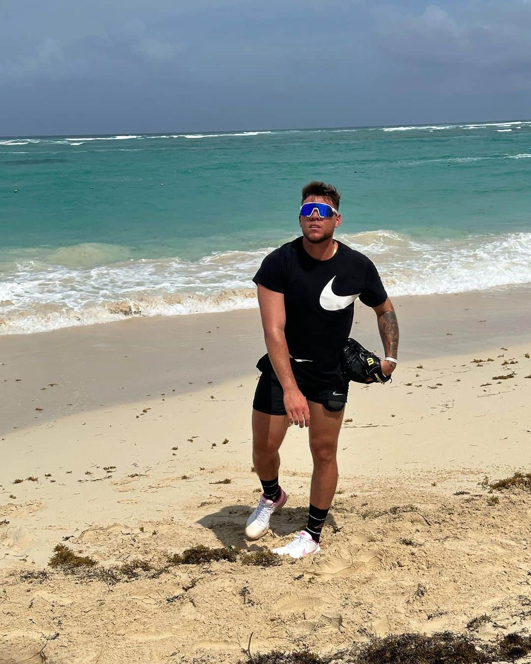 ジャリエル・ロドリゲスさんのインスタグラム写真 - (ジャリエル・ロドリゲスInstagram)「Aquí no se para ni en la playa 2️⃣9️⃣🇨🇺 ⚾️💪」10月1日 14時41分 - yarielrodriguez29