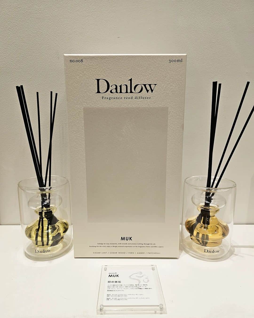 佐藤純さんのインスタグラム写真 - (佐藤純Instagram)「私も普段から愛用しているディフューザー❤️  『Danlow』  23 Exhibition へ  @danlow.jp  新たに誕生したスタンド付きの『フレグランスストーンルームスプレー』  香りは3種類✨  ストーンキャップにスプレーを吹きかければディフューザーとして、ストーンスタンドに設置すればインテリアとしても楽しめる😊💕  6枚目、早速リビングに置いてます‼️(香りは、VERSIA)  3枚目の愛用しているCAZABIAの香りも購入。  ダンロウは香りも好きだし、なんと言ってもオシャレなインテリアとしても好き❤  7枚目は、『今、表参道にいるよ』とナオちゃん💕  @nao_nao310  私も今表参道に向かってるー🚙‼️。  5分立ち話できた❤  ナオちゃんのマネージャーに、『彼氏彼女みたい🤣』と言われた(笑)  ラブラブ～❤  この日も、お気に入りのバッグ👜  @vasic_japan  だよ‼️  ラグビーボールみたいで可愛いの🏈  #danlow #ダンロウ #ディフューザー #フレグランス #インテリア #バッグ #vasic  #ヴァジック #ママ #ママモデル #モデル #mama #mamamodel #model」10月1日 14時44分 - junsatoidea