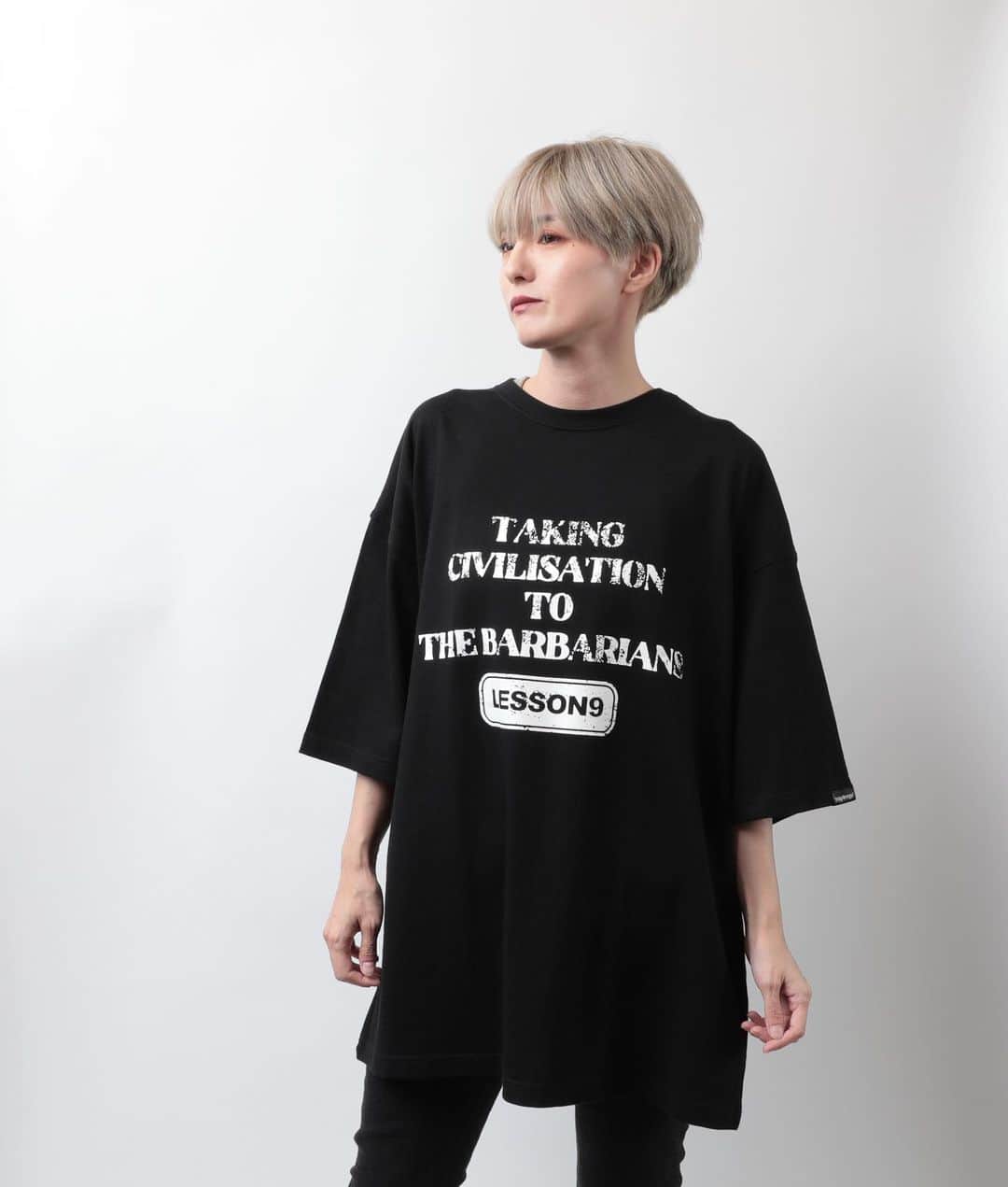 のインスタグラム：「TEARS OF SWAN×ROCKIN CRUISIN-LESSON9 BIG T SHIRTS、LONG SLEEVE BIG T SHIRTS、本日の会場、webshopにて販売中です!!  T SHIRTS、LONG SLEEVE T SHIRTS共にビックシルエットボディを使用、フロント、バッグにコラボテーマのメッセージとロゴをプリント、初回分のみの販売で終了になりますので宜しくお願い致します!!  (T SHIRTS)¥8.500 https://tears-of-swan.shop-pro.jp/?pid=177226492  (LONG SLEEVE T SHIRTS)¥9.500 https://tears-of-swan.shop-pro.jp/?pid=177226858  (webshopオーダー分、10月中旬発送)  @tears_of_swan  #tearsofswan  @rockincruisin  #rockincruisin」
