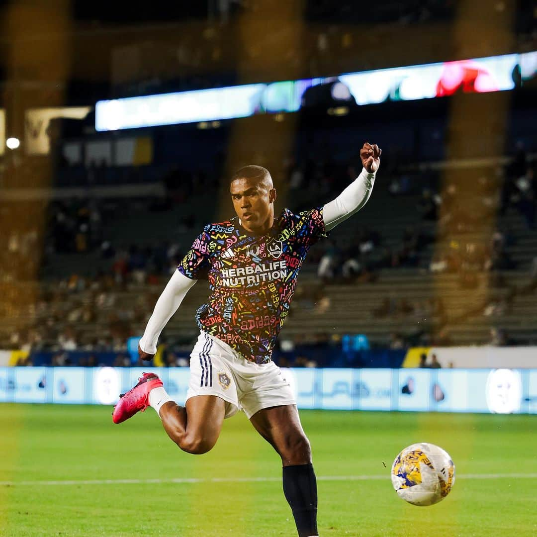 ダグラス・コスタさんのインスタグラム写真 - (ダグラス・コスタInstagram)「Nós vamos lutar até o final, não importa o que aconteça ✌🏾 @lagalaxy」10月1日 14時54分 - douglascosta