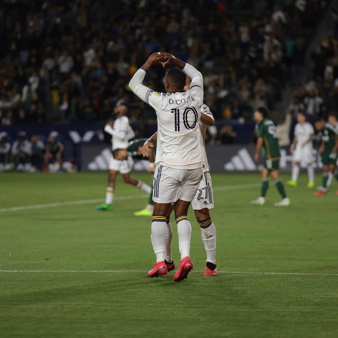 ダグラス・コスタさんのインスタグラム写真 - (ダグラス・コスタInstagram)「Nós vamos lutar até o final, não importa o que aconteça ✌🏾 @lagalaxy」10月1日 14時54分 - douglascosta