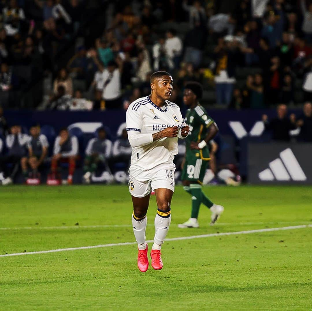 ダグラス・コスタのインスタグラム：「Nós vamos lutar até o final, não importa o que aconteça ✌🏾 @lagalaxy」