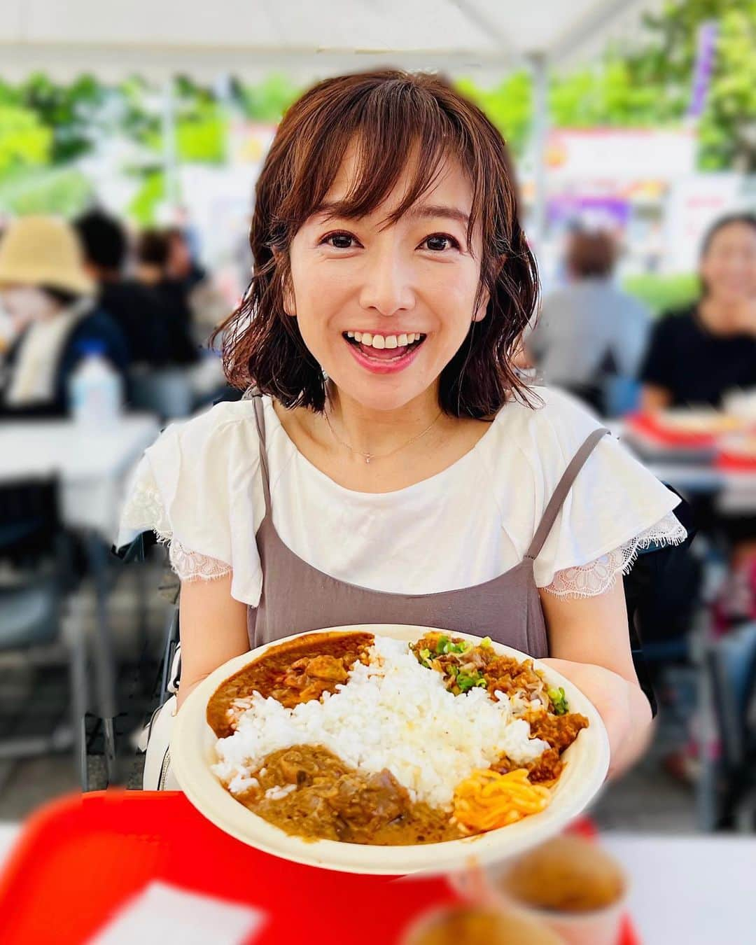 佐藤彩さんのインスタグラム写真 - (佐藤彩Instagram)「オータムフェスト 思いっきり楽しみました🙌  大好きなイベントなのでいつも複数回行きますが 写真を振り返ると… 今年は8回行ったみたい😂  よく出かけたカリーキングダムでは スパイスカレーを18種類味わって🍛 (今年は6回通いました笑)  大好きなお店も、はじめましてのお店も いろんな出会いがあって美味しく楽しめました🤗 . . スパイスカレーのほかに 昼飲み行けたのも嬉しいし🍺  夜もたくさんのグルメを味わって… ここの枚数では収まりきらなかった！笑笑  大満足の9月のグルメ祭りでした✨✨  さて 明日からのランチタイムはどうしよう… とりあえず一度は道産ホタテを食べに行こうかな…🤔  #大通公園 #札幌 #オータムフェスト #カリーキングダム #カリキン #ライスの形 #北海道 #lovehokkaido #スパイス #カレー #札幌スパイスカレー #スパイスカレー #スパイスカレー好き」10月1日 14時46分 - hbc_ayasato