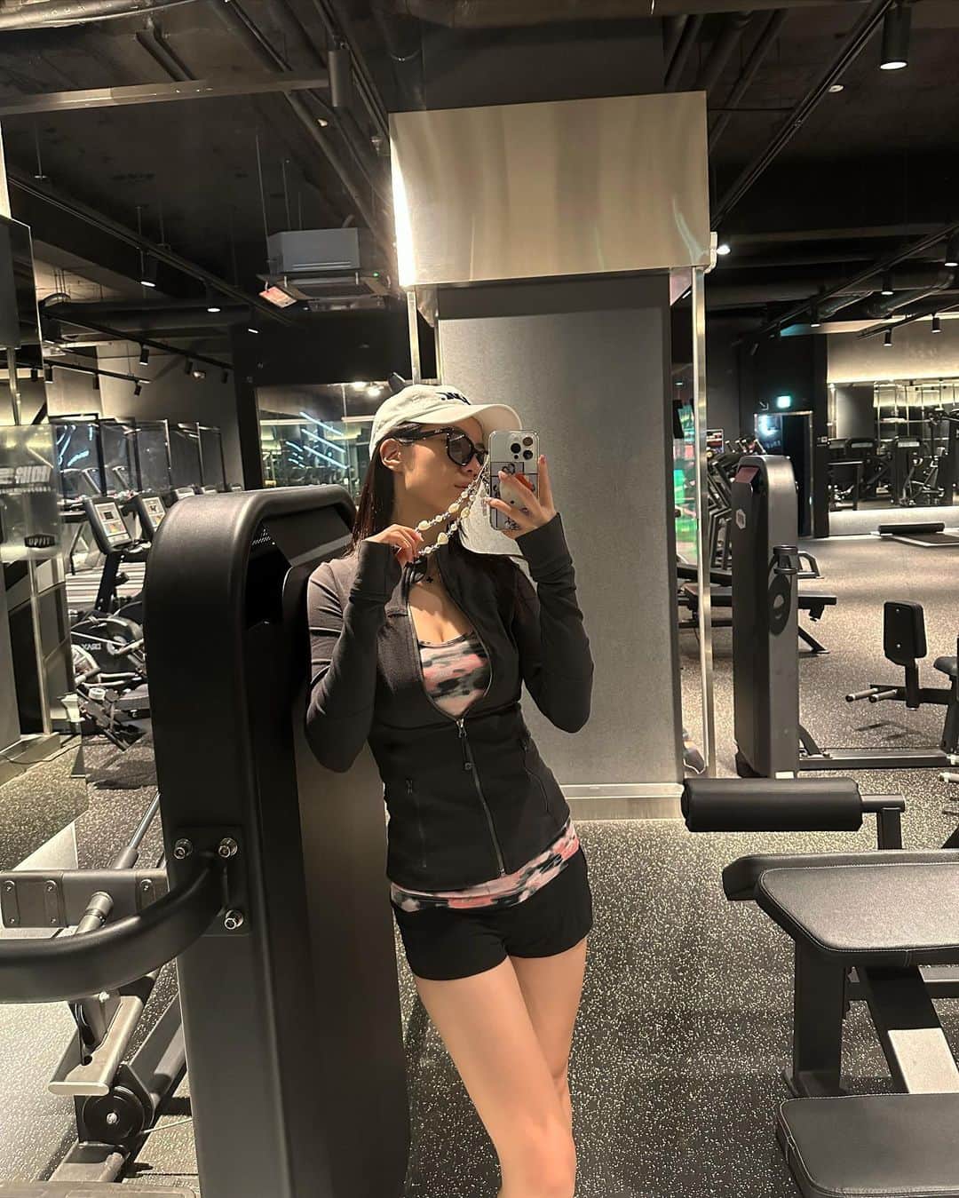 リュ・ファヨンのインスタグラム：「추석살 빼야지」