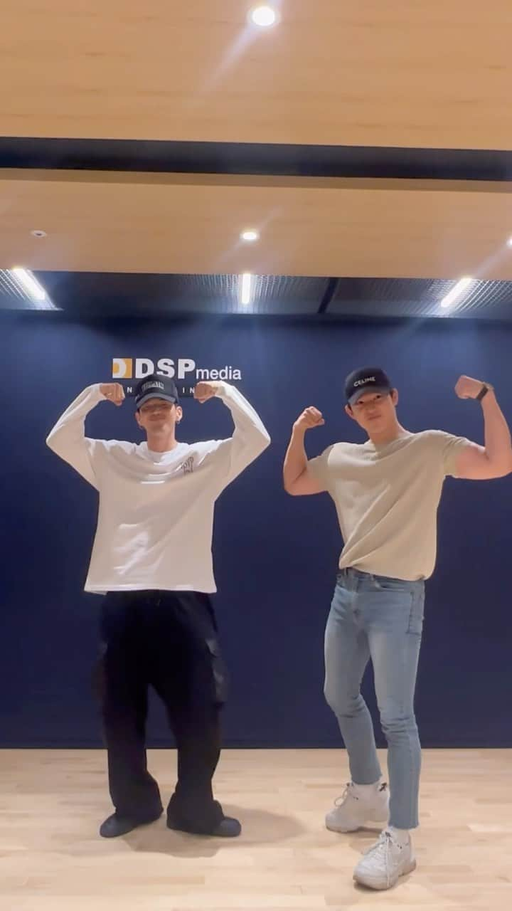 ONEUSのインスタグラム：「KARD 비엠님과 이 밤이 새도록 Baila Conmigo 🧜💪 #원어스 #ONEUS #이도 #LEEDO #카드 #KARD #비엠 #BM  #Baila_Conmigo #BailaConmigoChallenge @official_kard」