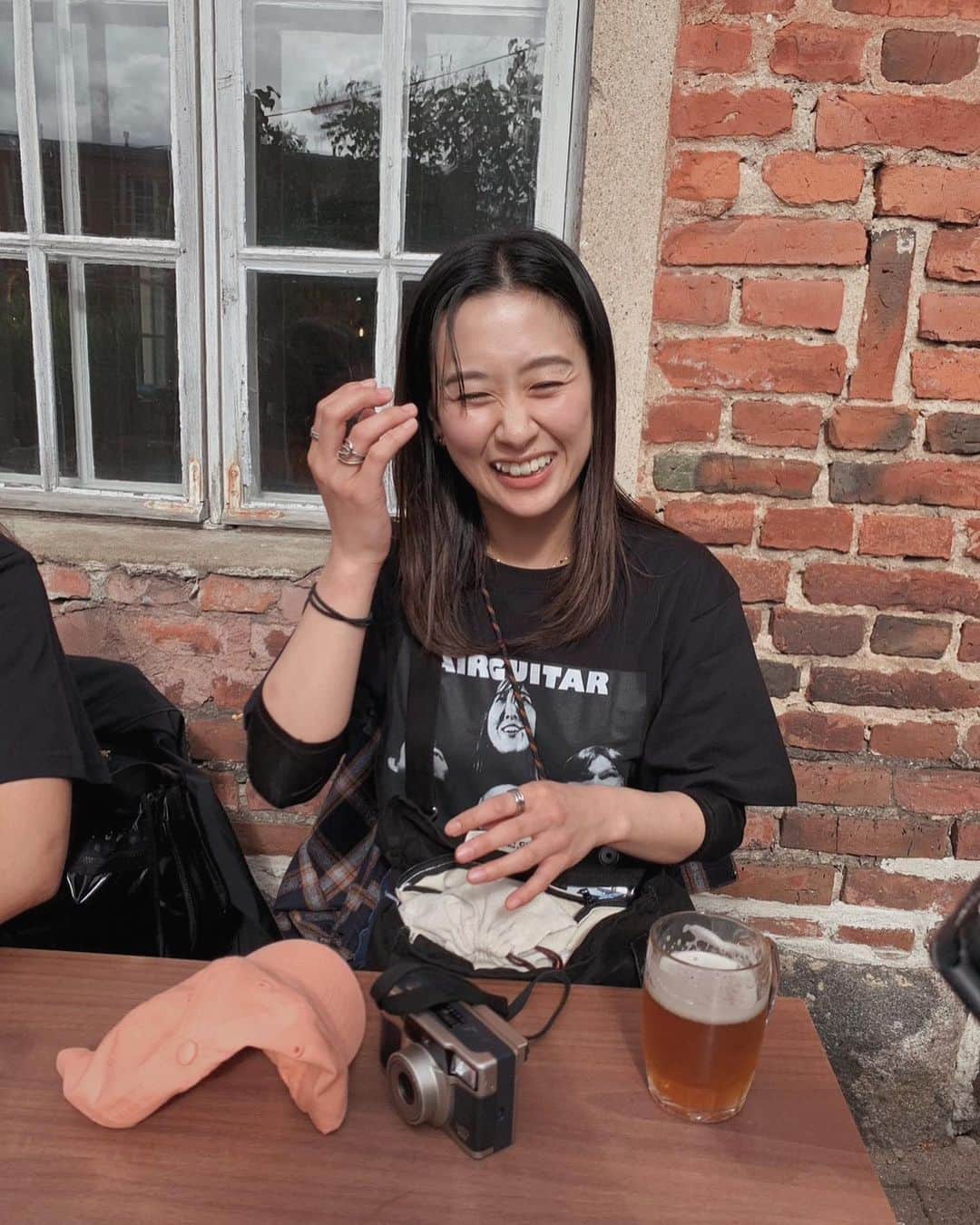 名倉七海のインスタグラム：「Hi October👋 だいすきな季節がやってきました🍂✨ 既に楽しみな予定がたくさん…！ 今月もよろしくお願いします  #Octoberって聞くと #Oktoberfestが連想されて #ビールが飲みたくなります (笑) #なのでビールと写ってる写真 ☺️🍺」