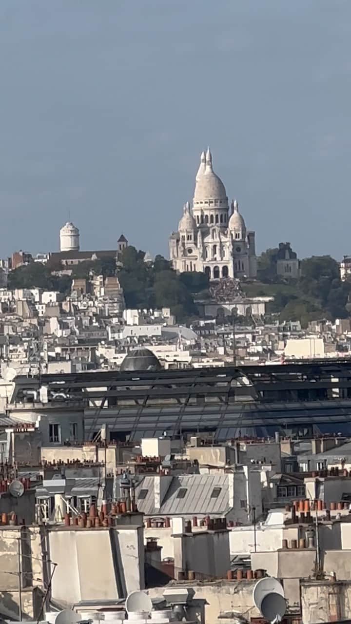 アン・カーティスのインスタグラム：「🇫🇷🤍」