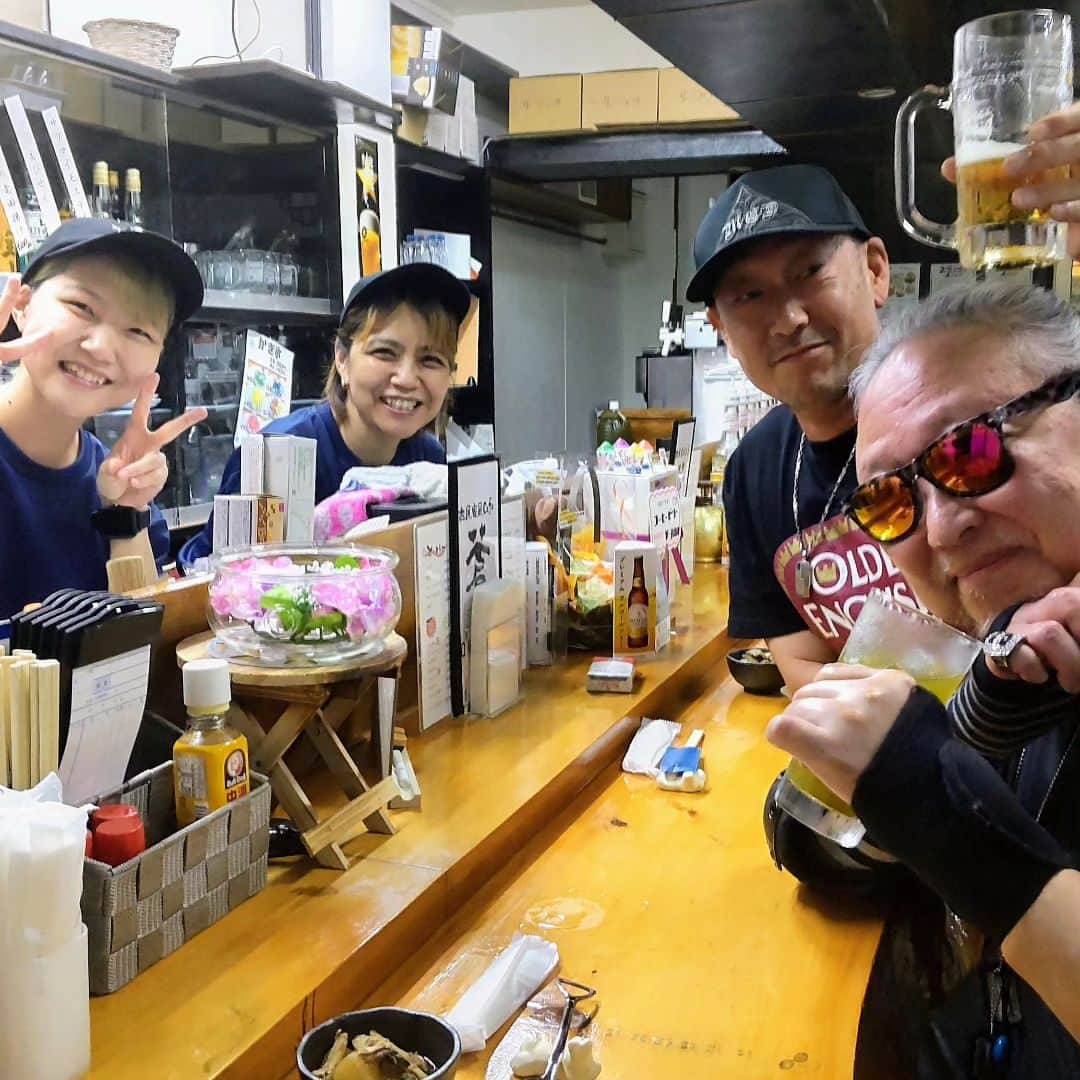 テレンス・リーさんのインスタグラム写真 - (テレンス・リーInstagram)「【令和方丈記〜咳をしても独り〜終の棲家】 皆様、44日ぶりのご無沙汰です。生きてます。 酷い体調不良で手間が掛かりましたが、田舎町の小さな小さな部屋に引っ越しました。 家財道具は最小限。風呂、トイレはバリアフリー。 ここで闘病しながらゆるゆると死ぬ準備です。 この間、遠方から会いに来てくれた美女芸人さゆりさん、シンガーのmamiさん、作家の松田優さん、朋友の茂木和男ちゃんに感謝です。 お見舞いの連絡をくださったキャンディ・ミルキィさん、作家の大泉りかさん、シンガーの絆奈ハンナさんに感謝です。 これからはジジィの死にゆく旅路を徒然に投稿する心算でいます。あらためてよろしくお願いします。」10月1日 15時20分 - terence.lee.official