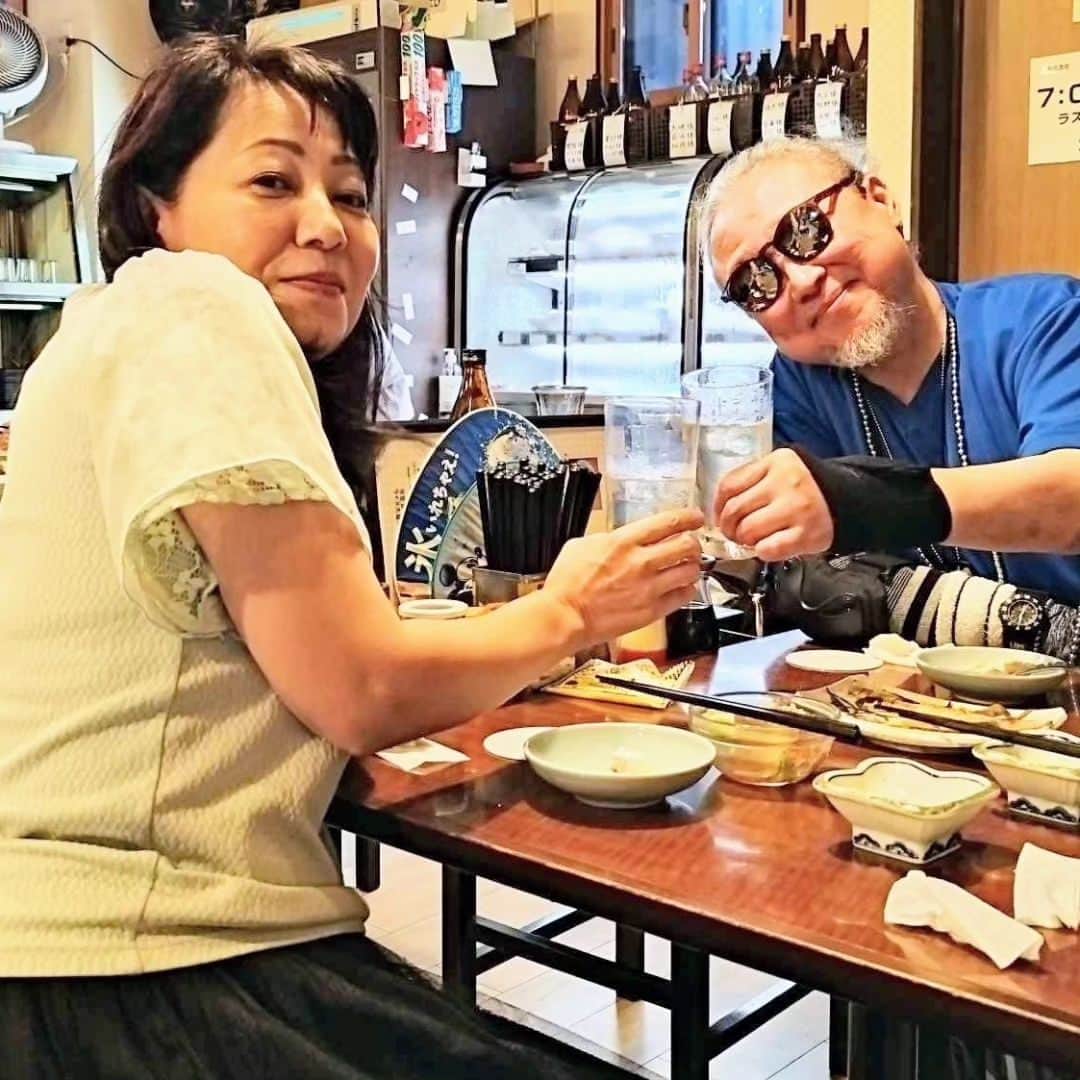 テレンス・リーさんのインスタグラム写真 - (テレンス・リーInstagram)「【令和方丈記〜咳をしても独り〜終の棲家】 皆様、44日ぶりのご無沙汰です。生きてます。 酷い体調不良で手間が掛かりましたが、田舎町の小さな小さな部屋に引っ越しました。 家財道具は最小限。風呂、トイレはバリアフリー。 ここで闘病しながらゆるゆると死ぬ準備です。 この間、遠方から会いに来てくれた美女芸人さゆりさん、シンガーのmamiさん、作家の松田優さん、朋友の茂木和男ちゃんに感謝です。 お見舞いの連絡をくださったキャンディ・ミルキィさん、作家の大泉りかさん、シンガーの絆奈ハンナさんに感謝です。 これからはジジィの死にゆく旅路を徒然に投稿する心算でいます。あらためてよろしくお願いします。」10月1日 15時20分 - terence.lee.official