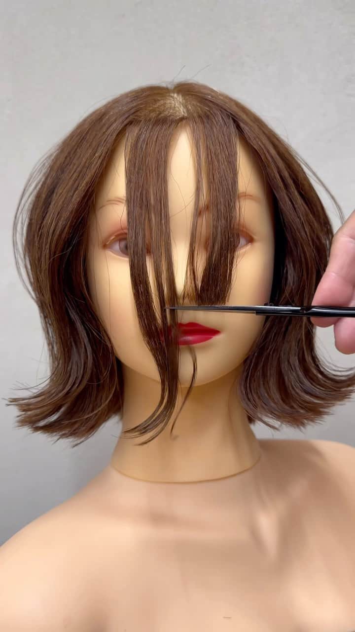 鶴谷和俊のインスタグラム：「前髪カット✂︎  使用ハサミ ・JOEWELL ニューコバルト NC-5  #前髪カット #Japanesehairstyle #レイヤーカット #カット #ヘアカット #ヘアスタイル #髪型 #ทรงผม #ตัดผม #頭髮款式 #剪頭髮 #hair  #hairstyle #hairstyles #hairstyleideas #hairstylest #hairstyle #hairstylevideo #머리스타일 #머리스타일 #긴머리레이어드컷  #긴머리레이어드펌  #레이어드컷  #레이어드펌  #c컬  #여자머리  #여신머리  #하움 #허그컷  #허그펌」