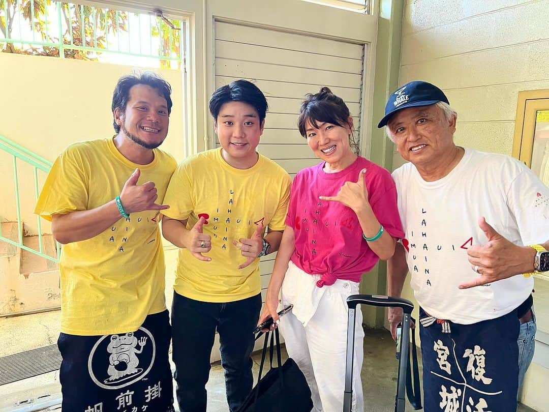 Eden Kaiのインスタグラム：「チャリティー演奏日でした。⁣ 「Move4Maui」関係者の皆さま、そしてお越しいただいた皆さま、ご清聴ありがとうございました🙇‍♂️🎶音楽が人々の癒しになりますように…！⁣  Charity performance day☀️⁣ Thank you “Move4Maui” and people involved, and everyone that stopped by for listening🙏 I hope music heals…!⁣ ⁣ ⁣ ⁣ #Move4Maui #Maui #マウイ #Lahaina #ラハイナ #PrayforMaui #パロロ本願寺 #PaloloHongwanji」