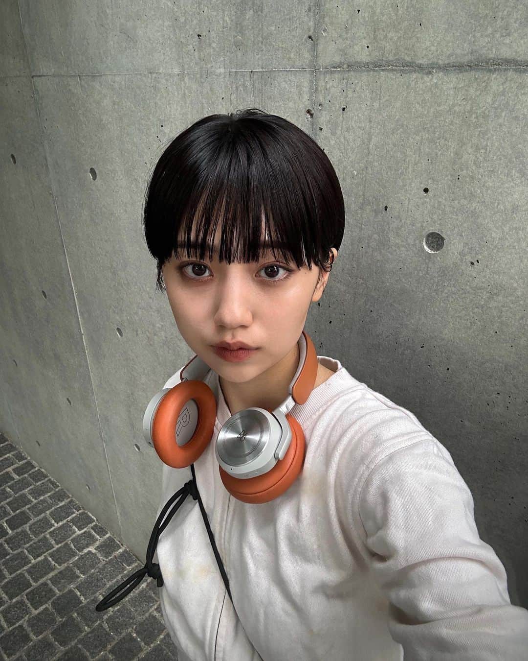 平美乃理のインスタグラム：「@yiye_omata hair🧒🏻  🎧@bangolufsen」