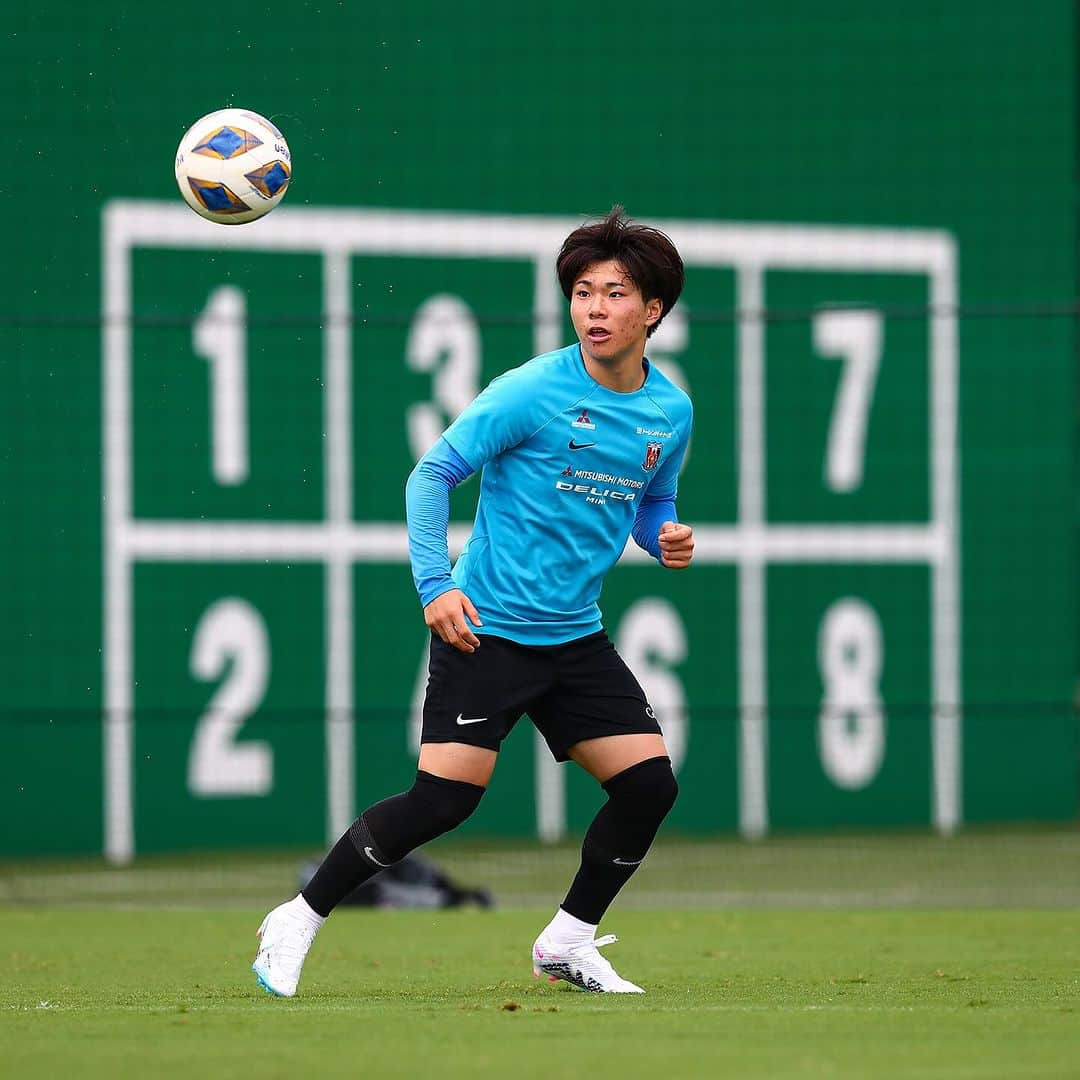 浦和レッドダイヤモンズさんのインスタグラム写真 - (浦和レッドダイヤモンズInstagram)「10.1 TRAINING | 📷  次戦 10.4(水) #ACL 2023/24 グループステージ MD2 vs ハノイFC(ベトナム) 埼玉スタジアム・19時キックオフ  𝑵𝑬𝑿𝑻 𝑴𝑨𝑻𝑪𝑯 AFC Champions League 2023/24 Group Stage MD2 10.4(Wed) vs HANOI FC(VIE) Saitama Stadium 2002 19:00  #小泉佳穂 #岩尾憲 #関根貴大 #早川隼平 #柴戸海 #岩波拓也 #堀内陽太 #髙橋利樹 #エカニットパンヤ #เอกนิษฐ์ปัญญา #宮本優太 #馬渡和彰 #urawareds #浦和レッズ #WeareREDS #サッカー」10月1日 15時24分 - urawaredsofficial