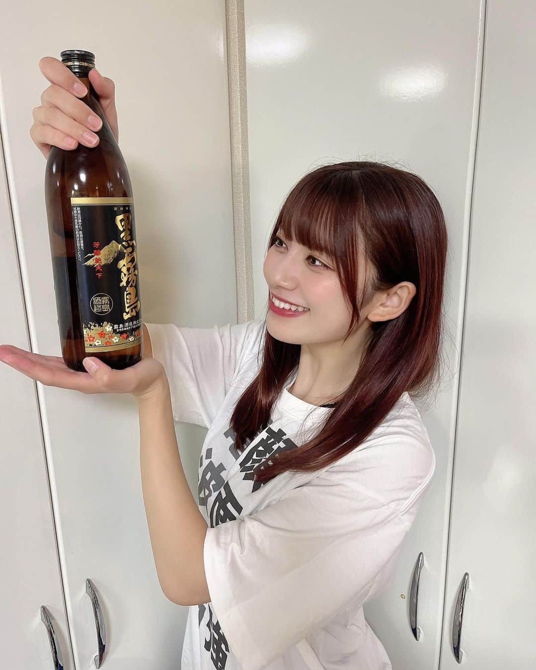 広山楓のインスタグラム：「マイブーム芋焼酎🥔🥔  #黒霧島 #芋焼酎 #飲酒タグラム #飲兵衛女子」