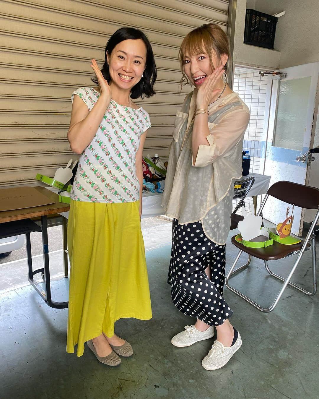 浅井未歩さんのインスタグラム写真 - (浅井未歩Instagram)「＼北海道フェアin代々木／  取り急ぎ、ありがとうございました！！！  2日間ともお客様があたたかく、 物販もものすごーく買っていただき、嬉しかったです😆 Instagramで応援してくれてる関東の方にも会えたし、 やっぱ定期的に東京来たいなー！  もちろん「牛踊り」も2日間東京で披露してきましたよ🐮 ちゃんと踊ってくれた😆  ポッカサッポロさんのPRで ファイターズガール🦊✨がステージに☺️✨ パフォーマンス、めちゃくちゃ可愛かったぁぁぁ❤️❤️❤️😍 ファイターズ讃歌やっぱりいいなぁ☺️  今年もお会いできたノースウェーブの増田さん☺️ 心地よく爽やかな増田さんのMC🥰 今年も無事に終えれてよかった☺️  さ、ワンマンまでもう少し！！！  もしかしたらスマホ壊れたっぽくて ネットが繋がらないという謎現象が起きてます。今はなんとかフリーWi-Fi繋いでます。 返信など諸々遅くなる可能性大です😭  #ファイターズガール #ジンギスカン #キツネダンス #牛踊り #北海道フェア #北海道フェアin代々木」10月1日 15時38分 - asaimiho____24