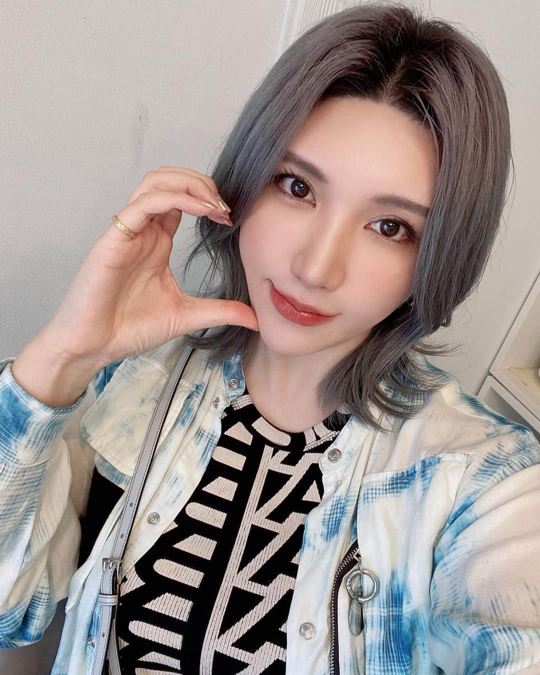 LOPEのインスタグラム：「もみろぺチェキ会来てくれたみんなありがとう〜🥰  久しぶりに会えて嬉しかった🌸  自由すぎて振り回してごめんね🙏  居残りしてくれた方御協力ありがとうございました🙇‍♀️  年内はもう無理だけどまたやりたいと思います」