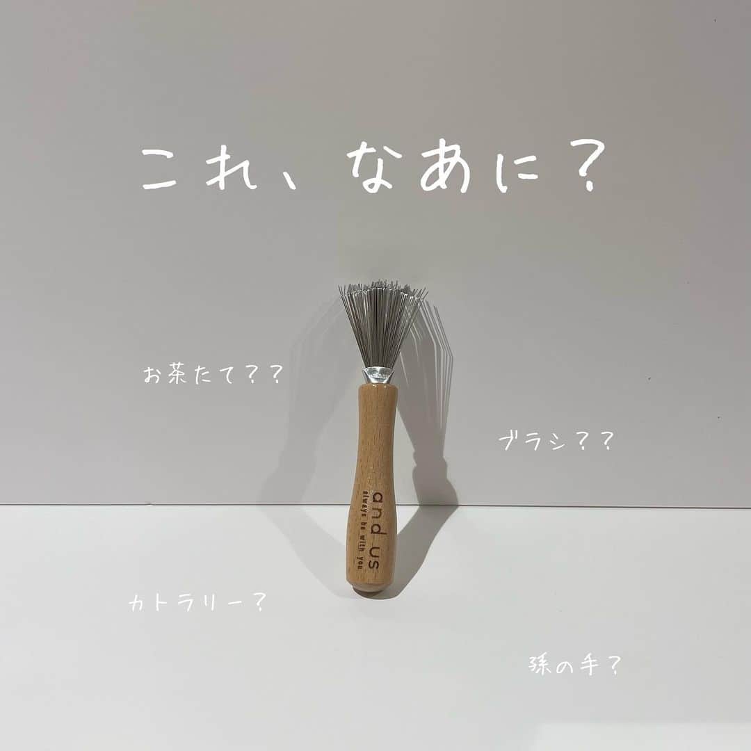 3COINS lN LUMINEのインスタグラム：「皆さんこんにちは☀️ 3COINS+plus大船ルミネウィング店です！  みなさま！スリコでまた、便利アイテムが出ました！！  ◎ウッドヘアブラシクリーナー　 ¥300（税込¥330）  ブラシに絡まった髪の毛ってなかなか取るの大変ですよね…？  その、たいへんな時間を簡単にお手軽にする便利アイテムなんです！！  ぜひ店頭にてご覧くださいませ💌  ⚠️店舗によって在庫状況は異なります  #3COINS#3coins#スリコ#スリコ購入品 #スリコ人気商品 #スリコパトロール #スリーコインズ#スリーコインズ購入品#便利グッズ#便利アイテム#時短」
