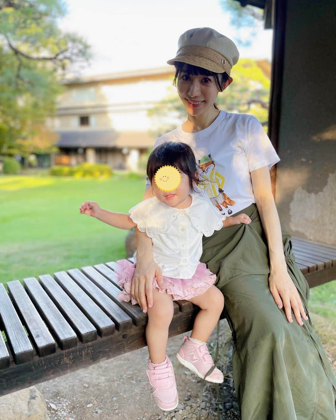 名越涼子さんのインスタグラム写真 - (名越涼子Instagram)「家族で山梨県甲府の旅。 普段は仕事と家事に忙殺されて ゆっくり自然に触れるタイミングがないから 定期的に家族で森林浴🌳  １歳7ヶ月になると 赤ちゃんからすっかり少女の顔になるんだなぁ、としみじみ。 仕事以外の時間はなるべく娘と一緒に過ごして よく観察してるつもりでも ふとした瞬間の表情や仕草から成長を感じられて この貴重な時間をしかと心に留めておこうと改めて感じた日。  そうそう、甲府城跡からの眺め、気持ちよかった〜 かなりごっつい階段なので 歩きやすい靴で行くのがおすすめ🏃‍♀️ （そしてベビーカーで上がれないので 　足腰かなり鍛えられるぅ）  少しずつ洋服も秋色に移行中。 暦の上ではもう秋だけど この夏と秋の間を感じる切ない季節が個人的に大好き🤭  一一一一一一一一一一一一一一一一一一一 #家族旅#家族の時間#かぞくのじかん  #娘#母と娘#1歳7ヶ月#女の子ベビー #女の子ママ#ワーママ#ワーママのつぶやき  #山梨#山梨県#甲府#甲府市 #女の子コーデ#女の子服 #ワーママコーデ」10月1日 15時55分 - nagoshi_ryo