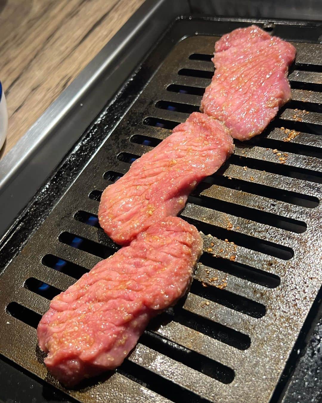 ゆきりぬさんのインスタグラム写真 - (ゆきりぬInstagram)「家族で焼肉行ってきた〜🥩 飲んでるのはカルピスソーダです💭 焼肉って幸せだよね🤤🤤」10月1日 15時49分 - yukirin_u