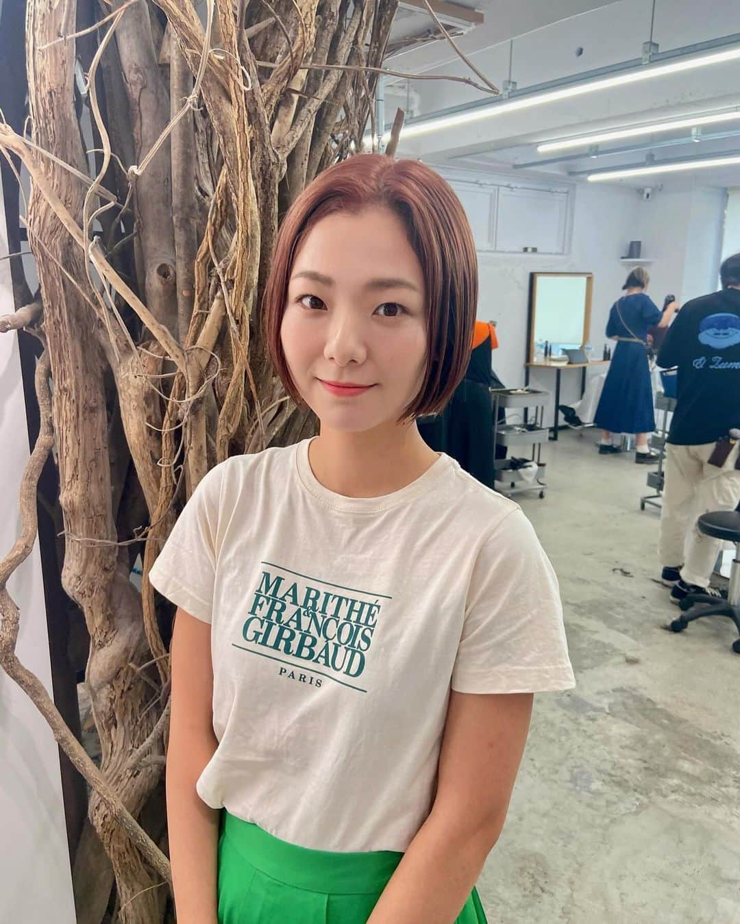 のインスタグラム：「やりたかったことをやってみる  次の仕事を始めるまで1ヶ月。  おやすみの期間を利用して、 やってみたかったことを やってみることにしました！  まずは髪をピンクに染めてみました✌️  冨永さん、ありがとうございます！」