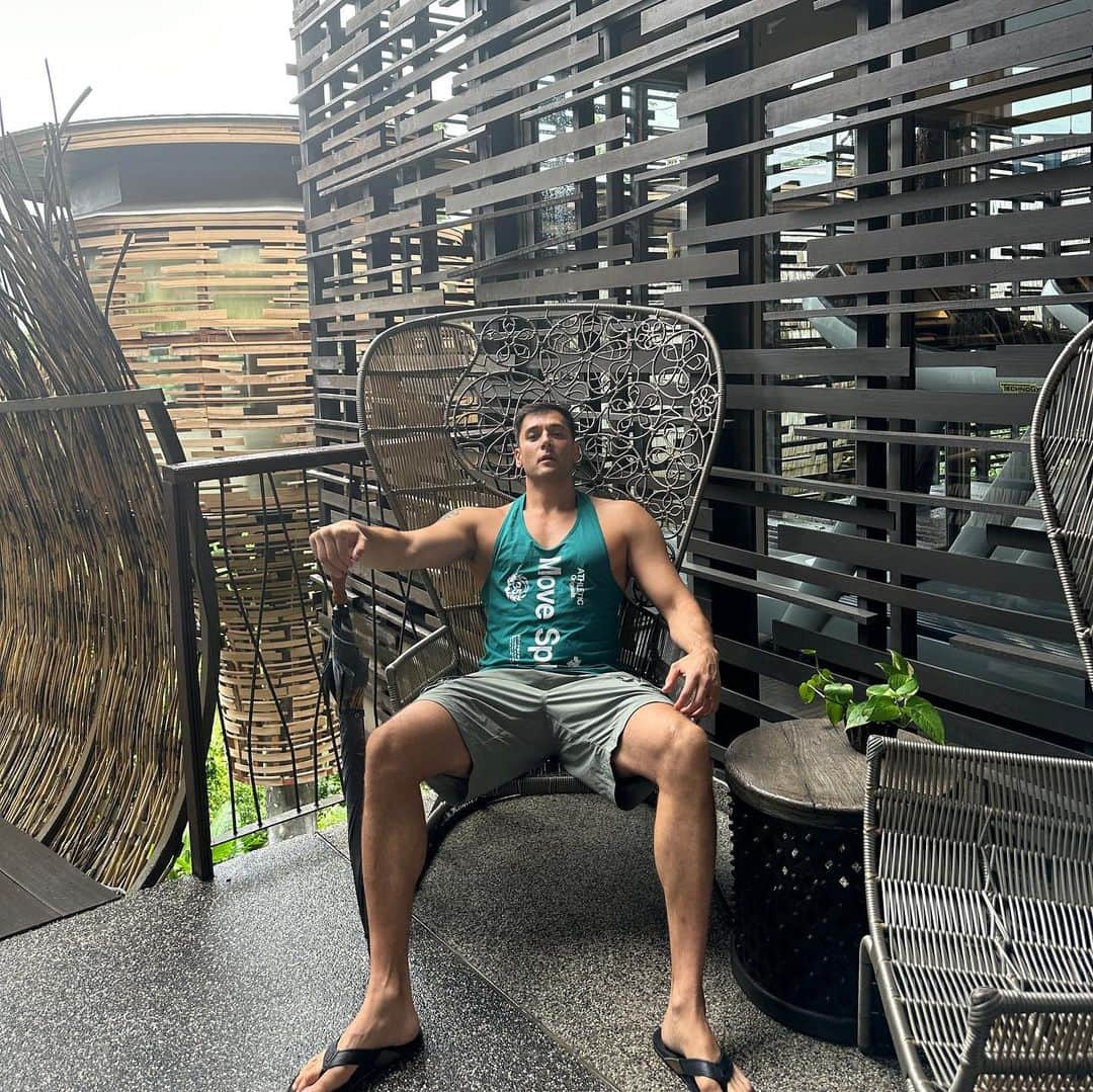 ジュリアン・カンのインスタグラム：「리조트 투어~ ^^ Resort hopping.」