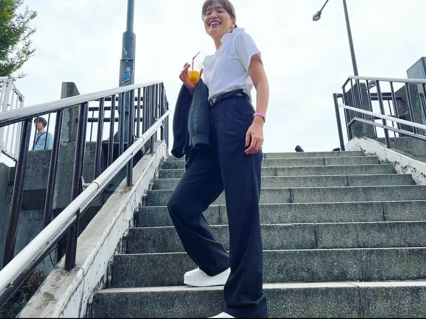 廣瀬規子さんのインスタグラム写真 - (廣瀬規子Instagram)「久しぶりのお嬢キャメラマン📸 立ち位置のご指導まで頂きました😆🙈  #Tシャツはもちろん #cebalasi🫶💕」10月1日 16時06分 - noriko_style