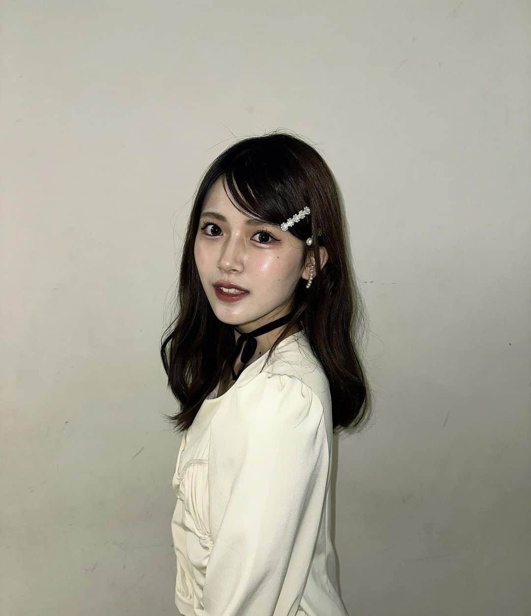小林花南のインスタグラム：「19さいになりました🤍 今年は楽しく自由に生きま〜すっ^_^ 内面磨きも頑張ります笑」