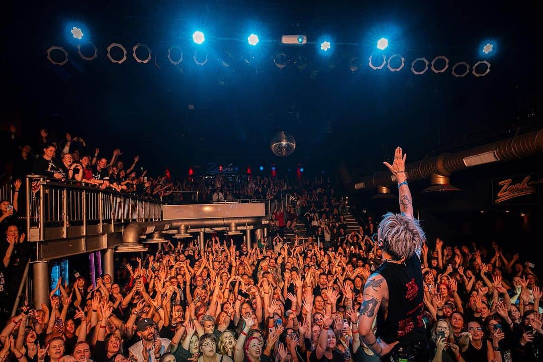 MIYAVI（石原貴雅）さんのインスタグラム写真 - (MIYAVI（石原貴雅）Instagram)「Vielen Dank, #Bochum!  Another SOLD-OUT show! This could never happen without the love and support from our MIYAVI fans. Thank you!!  TONIGHT: #Paris, France 🇫🇷 This show sold out in just TWO DAYS! That was by far the fastest of all. Thank you. We’re looking forward to seeing the beautiful city of Paris and, more importantly, seeing our beloved MIYAVI fans!”  Photo by: @ix.dan.video」10月1日 16時30分 - miyavi_staff