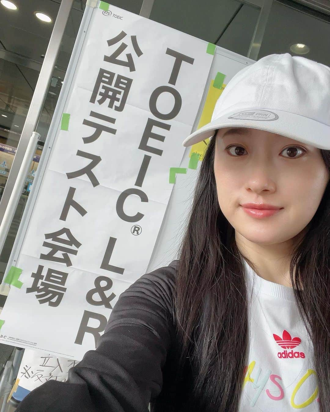 田中亜弥のインスタグラム：「【TOEIC】 人生初のTOEICを受けてきました😂  実は学生時代から英語が大の苦手＆コンプレックスで、社会人になってからは出来るだけ避けてきてました🥲  でも、どこかでこのコンプレックスと向き合わなければいけないという気持ちがあり、36歳にしてチャレンジしてみることにしました。  あれだけ嫌だったものと向き合い、今楽しくなってきている自分に私自身が1番驚いています😂  自分のペースで人と比べず、自分の成長をいくつになっても楽しんでいこうと思います👍  #thankyouyuliya  #TOEIC #toeic初心者  #英語 #英語勉強  #英語学習 #コンプレックスと向き合う  #苦手なことにチャレンジ #パーソナルトレーナー #パーソナルトレーニング #パーソナルトレーニングジム  #女性専用 #女性専用ジム  #女性専用パーソナルジム  #吉祥寺 #吉祥寺駅 #武蔵野市  #キャンペーン実施中」