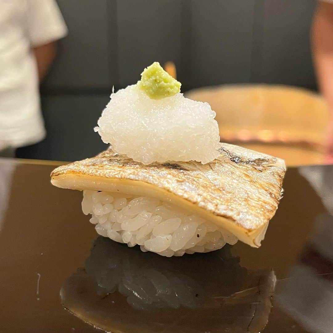 のインスタグラム：「For reservation: 099.606.0013 Or Line ID 027126639  #sushikanda #sushi #japanesecuisine #sashimi #foodporn #aroi #aroiibkk #ginraidee #paigingun #wongnai #edtguide #bkkmenu #starvingtime #寿司神田 #寿司スタグラム #鮨 #寿司 #すし #バンコク寿司 #銀座グルメ #赤酢 #横井醸造」