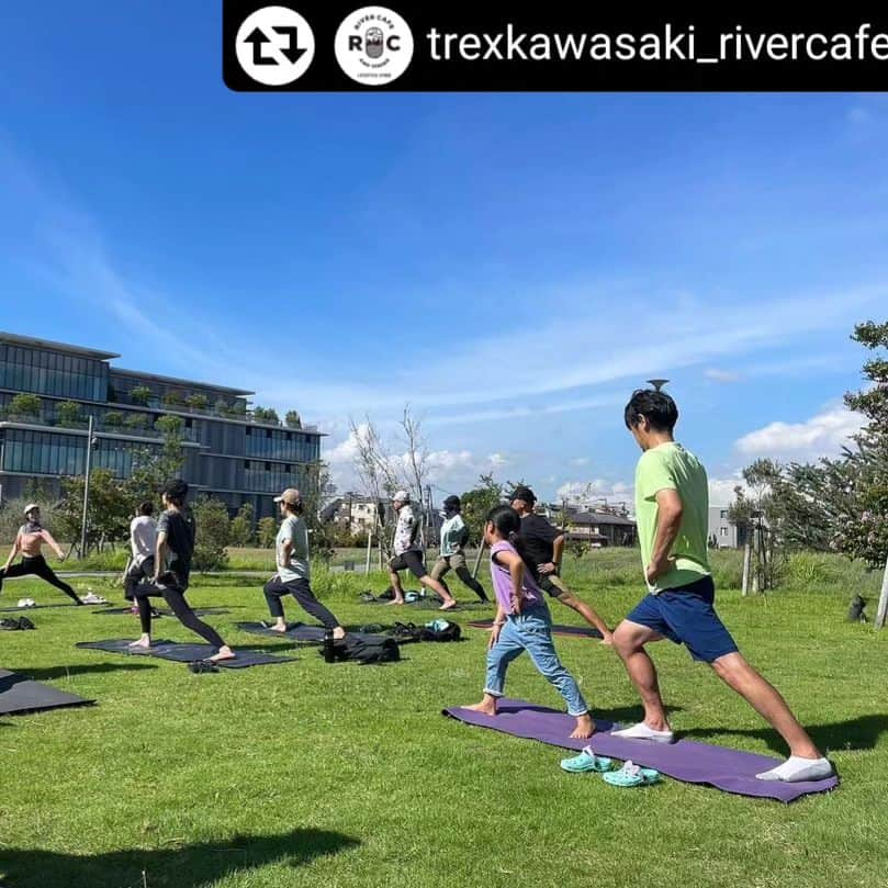 三枝亜紀のインスタグラム：「. . . #リポスト - @trexkawasaki_rivercafe by @get_regrammer  10/8 SUNDAY MORNING YOGA 開催のご案内  みなさまこんにちは。 今年は暑い夏でしたが、ようやく秋らしさも感じられる日々が増えてきましたね。 先月から開催を再開したモーニングヨガ、今月は10/8におこないます！  気持ちのよい秋の空気と自然の中で深呼吸しながら体を動かして、一緒に整えてまいれたら嬉しいです。  <日程> 2023年10月8日(日)　9:00-9:30(受付8:30ごろから)  <持ち物> ・動きやすい服装(カフェ内での着替え可) ・サングラス ・ヨガマット（ご希望の先着20名さまには貸出あり）  <参加費> 500円  <参加方法> 当日飛び入り参加もOKです！ ※ヨガマットレンタルご希望の場合は事前にご希望枚数などをDMにてご連絡ください  <実施有無> 雨天中止、前日17時に最終の開催有無をご案内します  <講師> AKIKO 国内外でモデルとして活動する中、タイでルーシーダットン（タイ式ヨガ）と出逢い、修得。伝統的なルーシーダットン（タイ式ヨガ）を継承しつつ、オリジナルメソッドの呼吸法を組み合わせたレッスンをお届けしています。 身体の硬い方、運動が久しぶりの方にもお楽しみ頂ける無理のない動きが特徴ですので、皆さま安心してご参加ください！ ホームページ　 www.rusierusie.com Instagram　@aki.model.rusie  みなさまのご参加を心よりお待ちしております！  #ルーシーダットン  #ルーシーダットンインストラクター  #タイ式ヨガ  #ヨガイベント #ワンコインヨガ #朝ヨガ #カフェヨガ #芝生ヨガ」