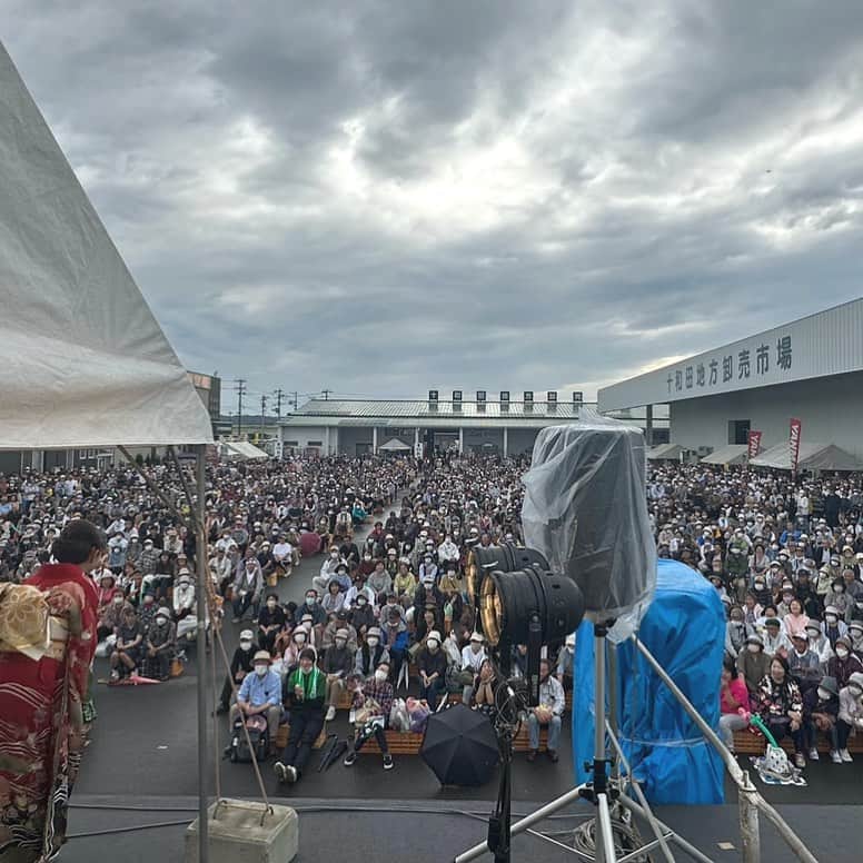 丘みどりのインスタグラム：「とわだ市場生産者まつり たくさんの皆さまにお会いできました♡ありがとうございました🍎  りんごちゃんの地元だ♡  #十和田市 #とわだ生産者まつり #丘みどり」