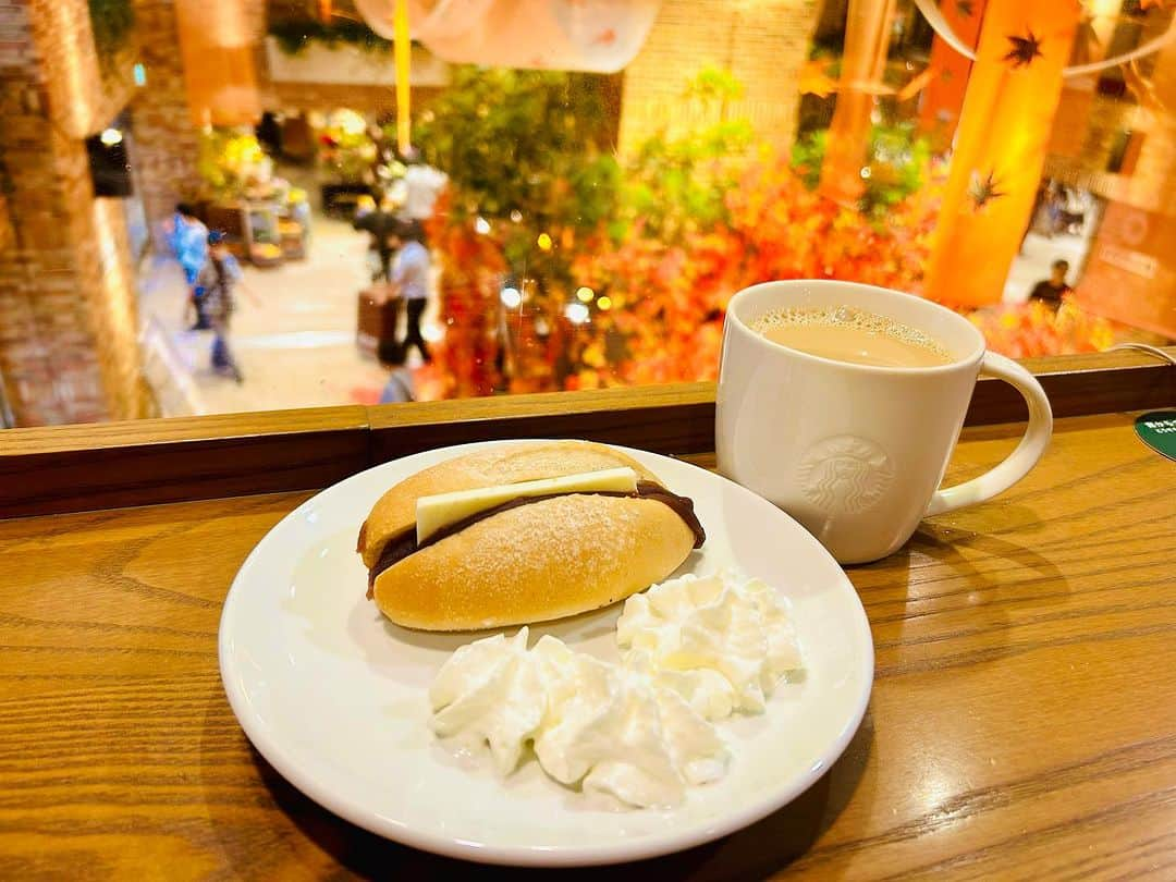 大越かず江さんのインスタグラム写真 - (大越かず江Instagram)「✨🎃🍁 秋 🍄🌰✨  久しぶりにのんびり休日☕️🐌💭 スタバであんバターサンド🥪  ゆっくりエネルギーをCHARGEして 明日からまた頑張りますかぁー🔥  幸せは自分で見つけるもの🍀💕  あなたにとっての幸せは なんですか🌈🫶😌🫶🌈❓  ✨✨✨✨✨✨✨✨✨✨✨✨✨✨✨✨✨✨✨✨✨✨  ✨🎃🍁 Autumn 🍄🌰✨  A relaxing holiday after a long time ☕️🐌💭 Butter sandwich at Starbucks🥪  Let's slowly charge up our energy and work hard again tomorrow🔥  Happiness is something you find yourself 🍀💕  happiness for you What is it🌈🫶😌🫶🌈❓  ✨✨✨✨✨✨✨✨✨✨✨✨✨✨✨✨✨✨✨✨✨✨ @starbucks_j    #starbuckscoffee  #スタバ  #あんバターサンド  #幸せ時間  #happytime  #コーヒー好きな人と繋がりたい #美  #生きる意味 #sexy #セクシー系 #ジム女子 #写真好きな人と繋がりたい #女優好きな人と繋がりたい #美意識人と繋がりたい #幸福 #happy #東京 #tokyo #日本 #japan  #美魔女モデル #actress  #資格マニア  #スマイル #笑顔 #followforfollowback #ポートレート女子 #loveyou #仲間募集  #空が好きな人と繋がりたい」10月1日 16時46分 - bluemoonseasky