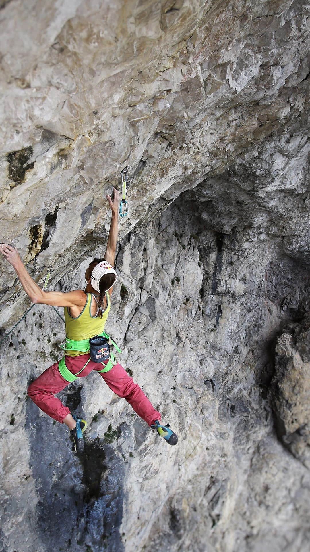 アンジェラ・アイターのインスタグラム：「#bethefirst #verleihtflügel @outdoorregionimst @lasportivagram @team_edelrid @redbullaustria  #climberlife #training #workout #climbing_pictures_of_instagram #klettern #mountainlovers #berge #outdooradventures #adventuretime #balancedlife #balanceisthekey #fitnesslifestyle #healthylife #activewomen #motivations」