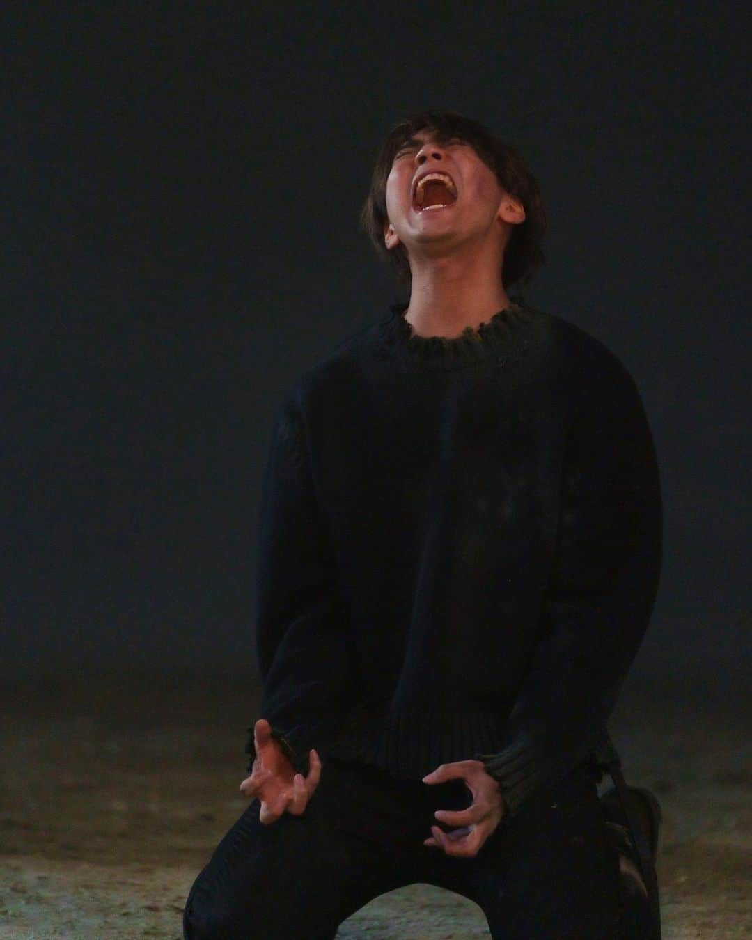 片寄涼太のインスタグラム：「October〜!!! 🎃🎶 今年もあと3ヶ月💦 10周年イヤーもあとわずか… 今月もツアーにフェスに盛りだくさんですが ラストまで自分たちらしく がむしゃらにいきましょう‼️🔥🔥 新曲『Diamonds』MV さまざまな方々に たくさん観ていただき嬉しいです💎 まだまだ＂#わーやーやー ＂🎶 でお願いいたします👍👍👍✨ #GENERATIONS #Diamonds」