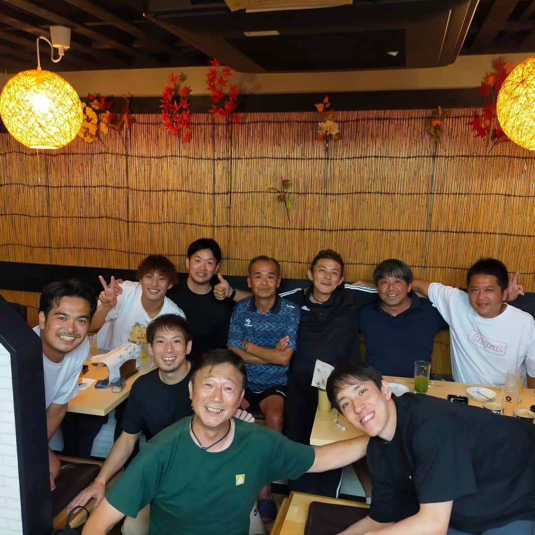 小澤広太のインスタグラム：「. 大崎Ｊｒの優勝を祝して🍻」
